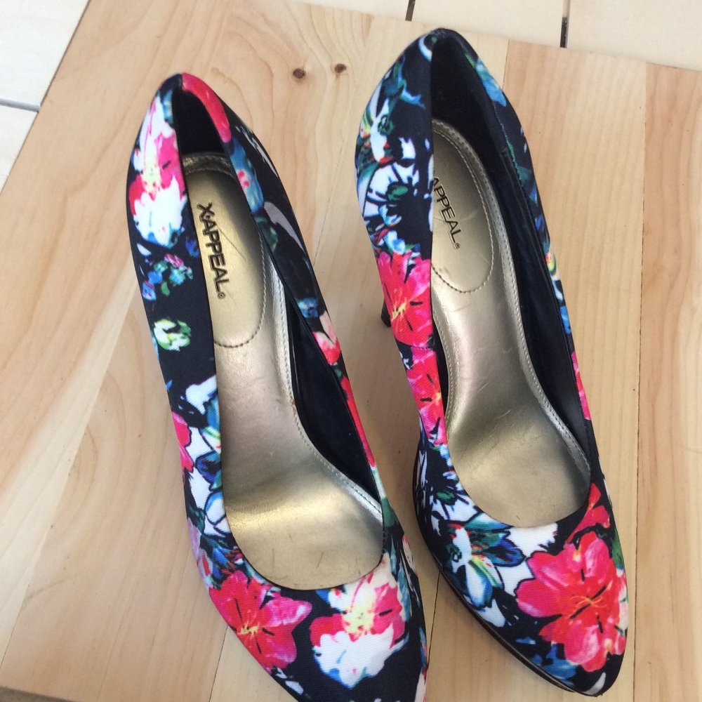 Multi Colored Pump - Picture 4 of 7
